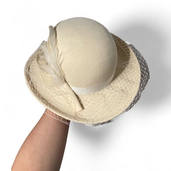 Vintage Ivory Felt Hat w/ Birdcage Veil & Feather Trim — Made in USA - Picture 2 of 4